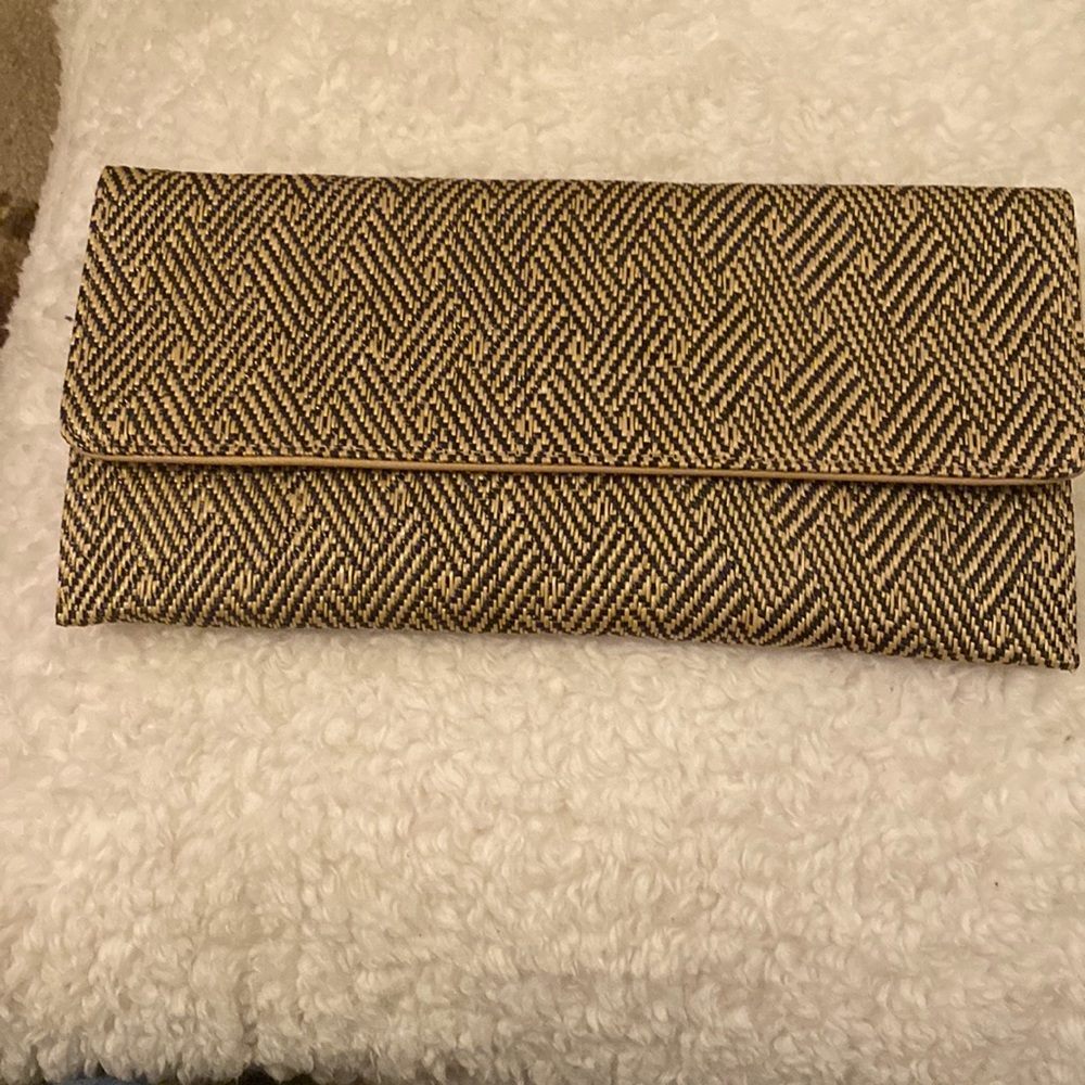 Straw clutch with gold chain